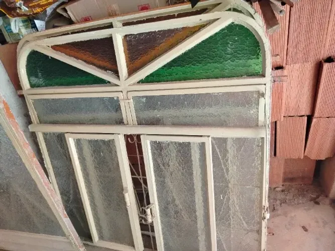 Vendo 2 janelas usada de ferro com vidro ros