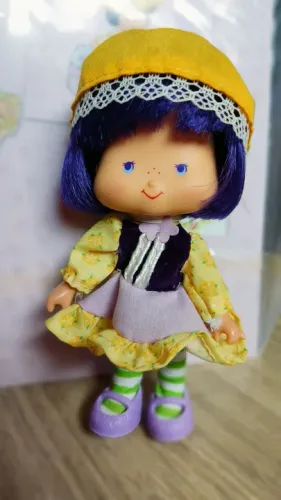 Boneca Amêndoa turma da Moranguinho