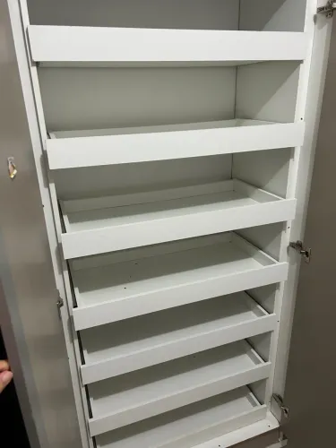 Armário Sapateira Branco com várias prateleiras