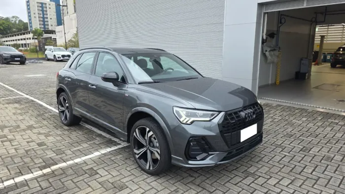 Audi Q3 Perf. Black 2.0 TFSI Tiptr. Quattro 2025