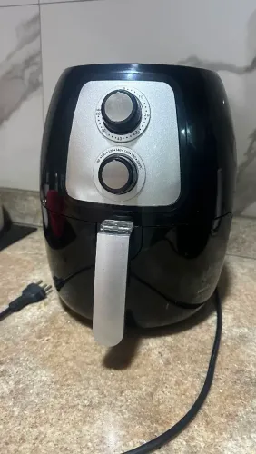 Air Fryer Britânia modelo BFR21P, 127V, 1500W.