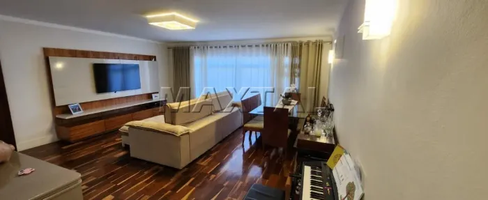 Sobrado à venda de 200 m², com 3 suítes e 4 vagas de garagem, na Parada Inglesa.