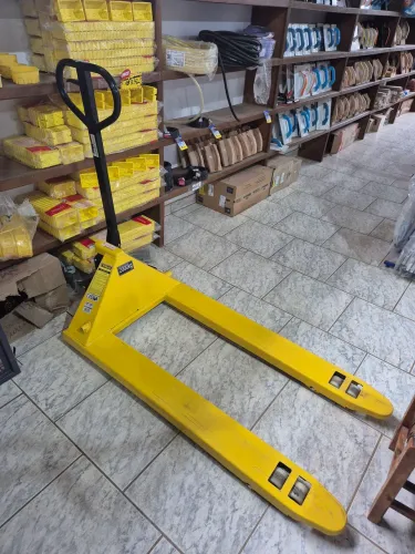 Paleteira manual Lynus 2000kg