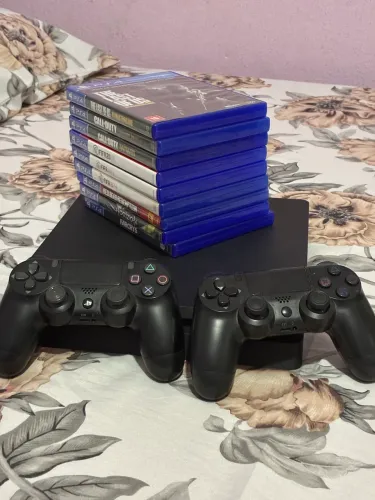 PS4 SLIM 1TB + 2 CONTROLES + JOGOS!