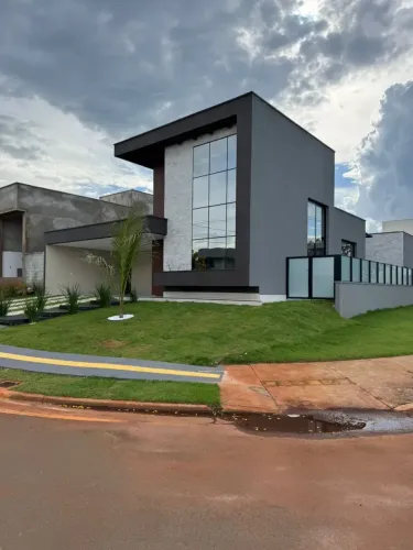 Casa Térrea à venda com 208m² com 3 suítes