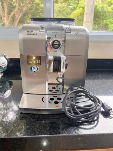 Cafeteira Philips Saeco Syntia Cappuccino Automática