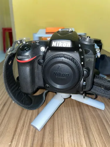 Nikon D7100 (12k de cliques) + Flash + Duas lentes + Acessórios 