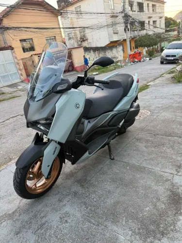 Xmax 300 conected Zero na garantia