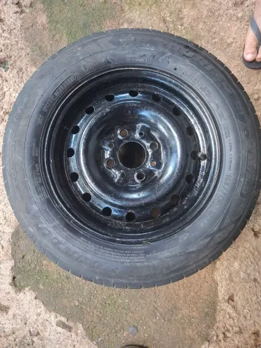 Pneu 165/70/13. Aro 13.  R$ 200,00