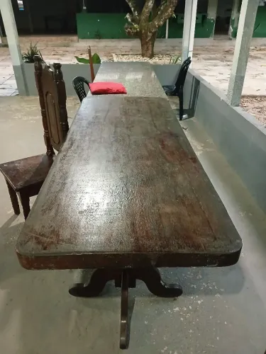 Mesa com 5 cadeiras