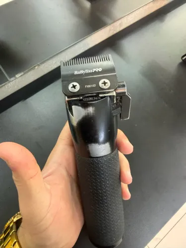 Máquina de cortar cabelo babyliss