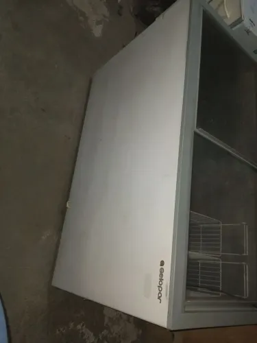 Vendo Freezer.