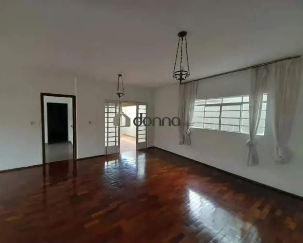 Casa 3 quartos com suíte, 3 vagas e quintal em Uberaba Jardim Espírito Santo