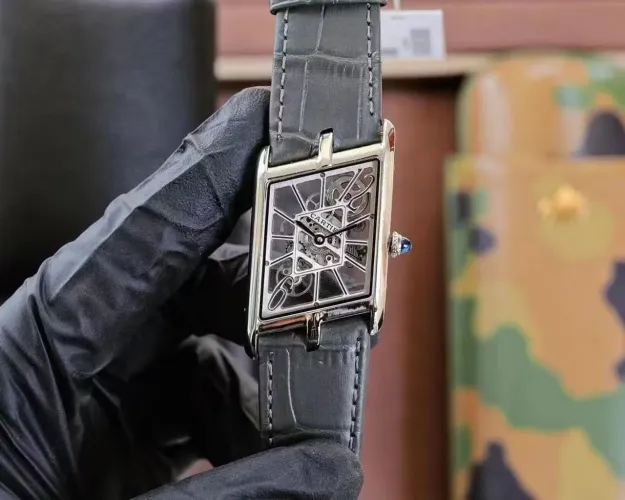 Relógio Cartier tank quadrilátero