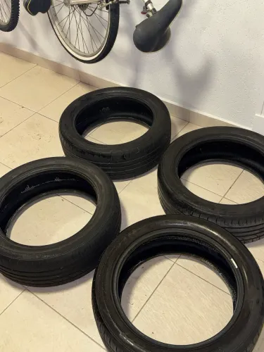 Pneus 205/50/r17 runflat Continental ContiPremiumContact 2