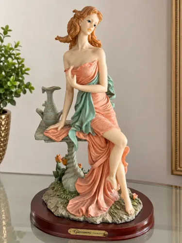 Estátua Decorativa Giovanni Collection