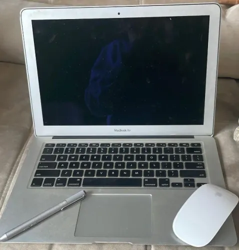 Apple MacBook Air prata, para conserto ou retirada de peças