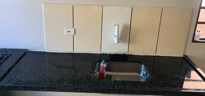 Bancada de marmore com pia inox