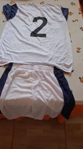 Uma equipagem completa com,15meiao,15calcao,15camisas,2bola,2rede,bombae apito: *25