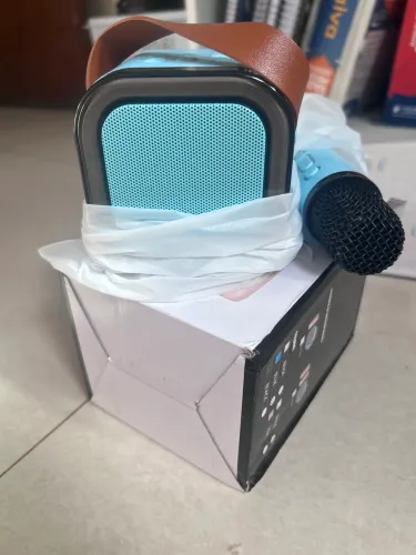 Caixa de Som com Microfones