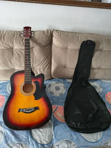 Vende-se Violão elétrico com Capa, retirar no local