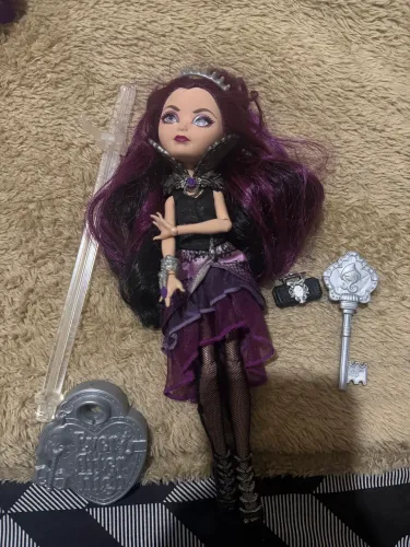 Boneca Ever after high - Raven Queen