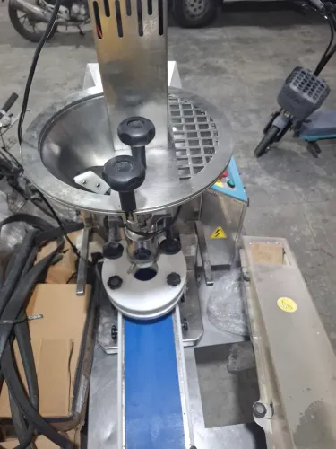 Máquina de salgados Bralyx, Empanadeira