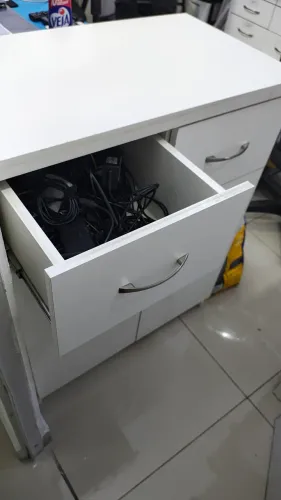 Vendo armário madeira branco semi novo