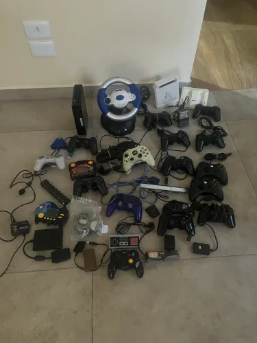 Lote de controles jogos e consoles no estado