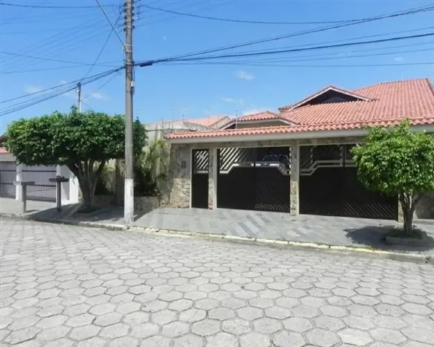 Balneário Maria Helena Novaes, Peruíbe/SP vendo casa térrea com 4 quartos