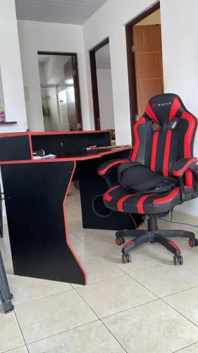 Mesa computador e cadeira gamer