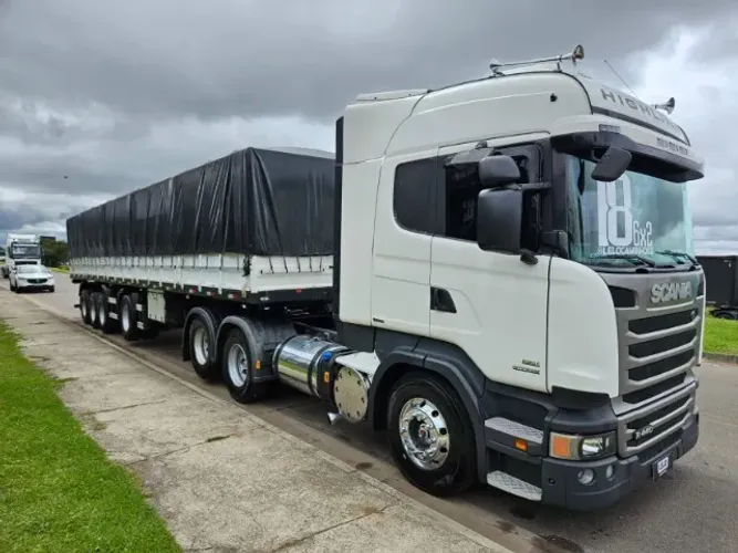 Scania R440 6x2 Highline Ano 18 Aut + 4 Eixo Graneleiro 2022
