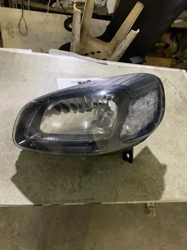 Farol Uno Fiorino 2016/2022 usado fume esquerdo (motorista)