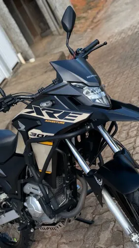Xre 300 Adventure 2022 muito nova sem detalhes