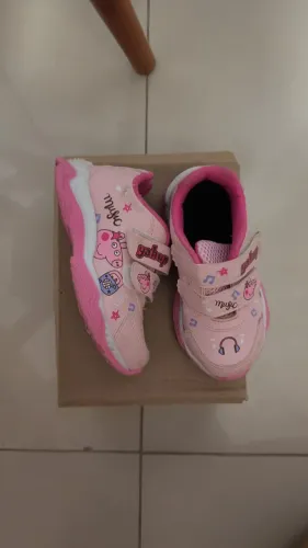 Vendo tênis Rosa Peppa pig. 