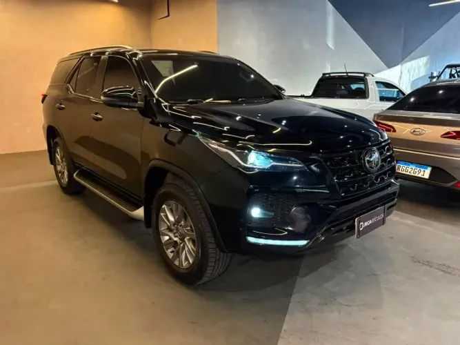 Toyota Hilux SW4 SRX 4X4 2.8 TDI 16V Dies. Aut. 2024