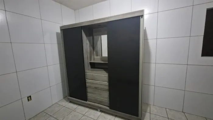 Vendo Guarda-Roupa Bartira Fortaleza II - 2 Portas de Correr, 4 Gavetas e Espelho.