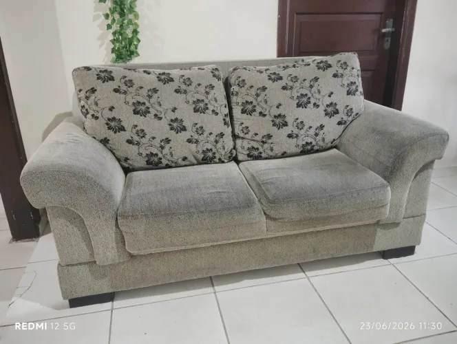 Sofá de dois lugares