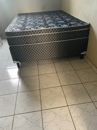 Cama de casal (suporte + colchão)
