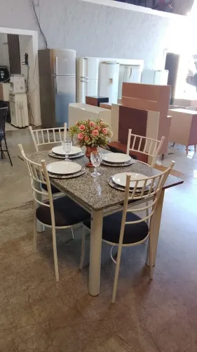 MESA DE MARMORE COM 4  CADEIRAS  690,00