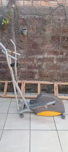 Elíptico Athletic profissional com monitor desapegando 