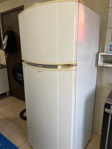 Geladeira duplex,precisa trocar só o gás,a parte do congelador funciona perfeitamente!