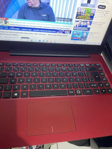 notebook Positivo Motion Q232A na cor vermelha