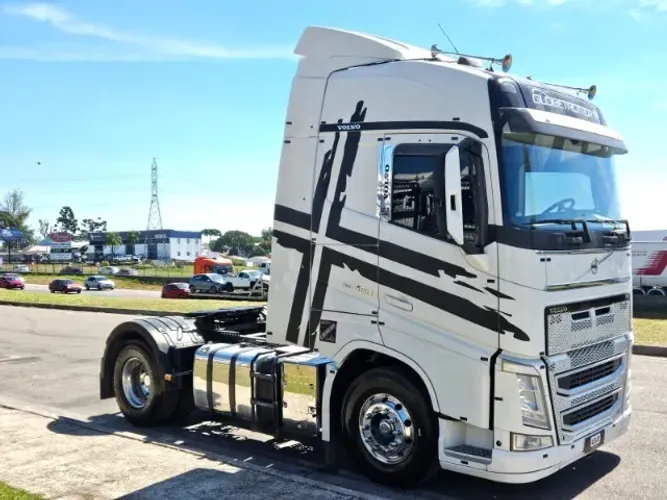 Volvo FH 460 4x2 Ano 18 Globetrotter Teto Alto Automático Geladeira Rodas de Alumínio