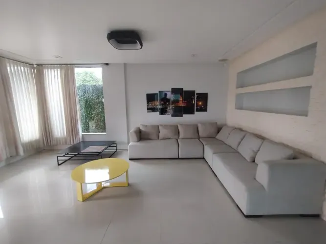 .Casa de Alto Padrão com 5 Suítes para Locação no Condomínio Alto de Pinheiros