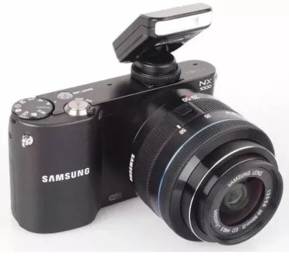 CÂMERA SAMSUNG NX1000
