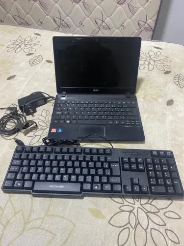 Netbook Acer Aspire One - funcionando - uso com teclado e mouse externo