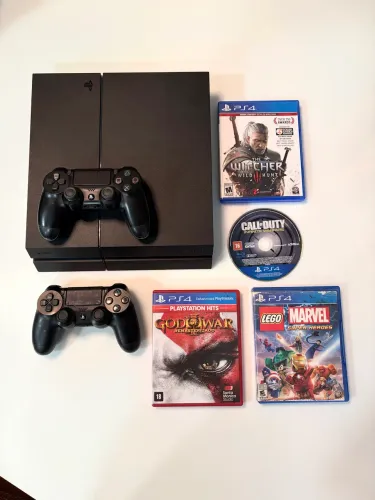 PS4 + 2 Controles + 4 Jogos