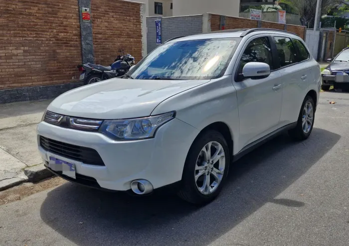 Mitsubishi Outlander 2.0 16V 160cv Aut. 2014