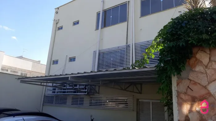 Prédio Comercial - 1.126 m² em Setor Jardim das Esmeraldas - Goiânia, GO
